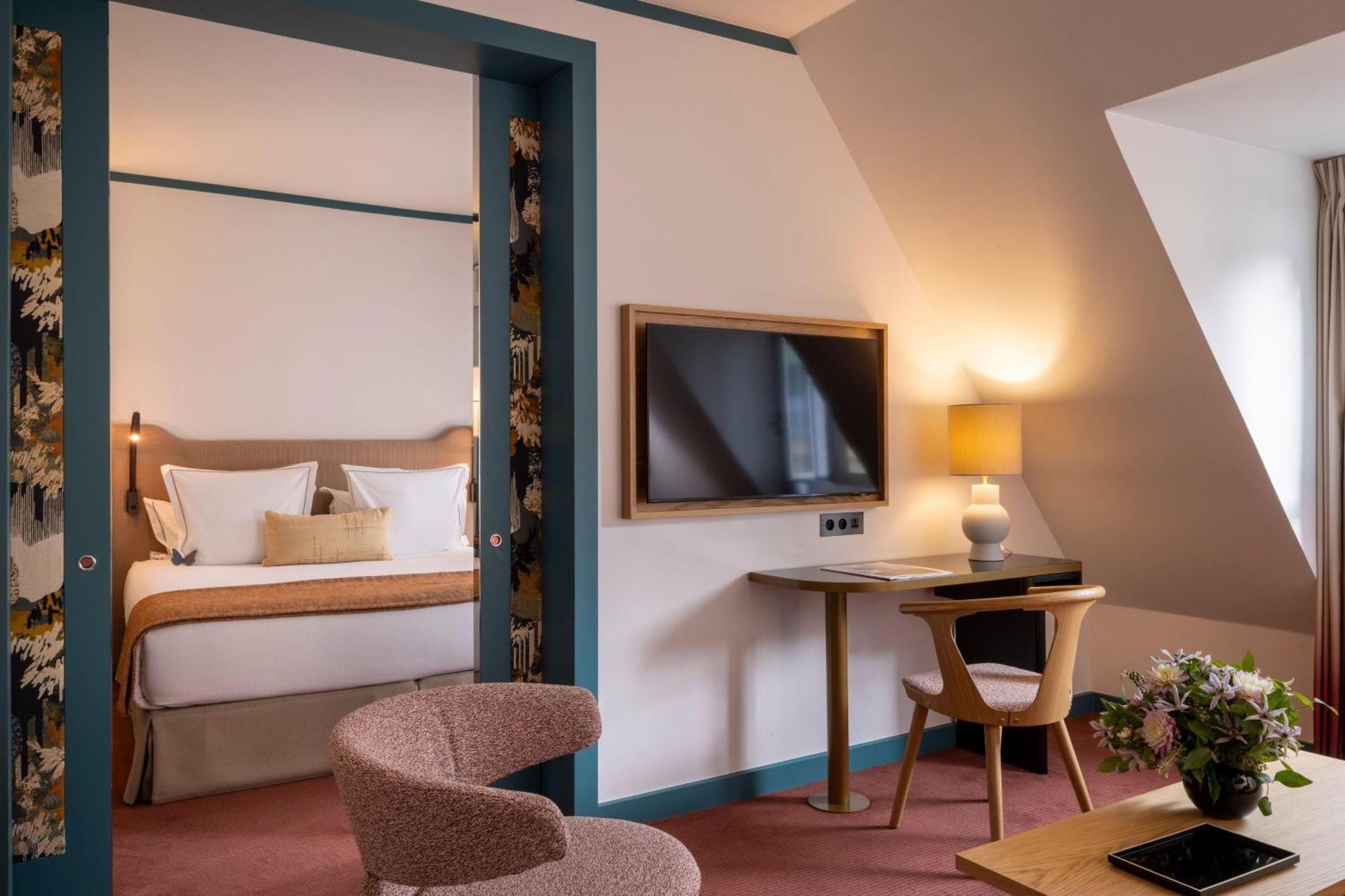 Suite Bottle of Champagne Spa & Fitness Access