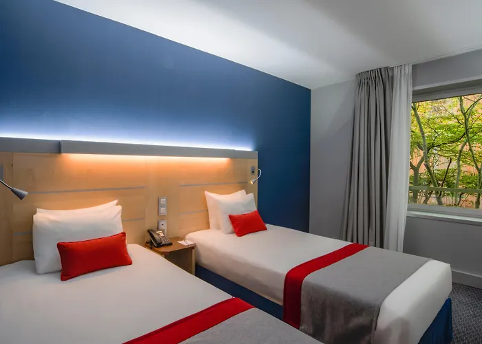 Hotel: Holiday Inn Express Paris-Canal De La Villette By Ihg