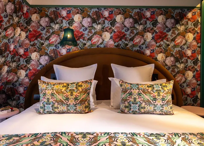 Hotel with pool: Hotel Ginette A La Folie & Spa