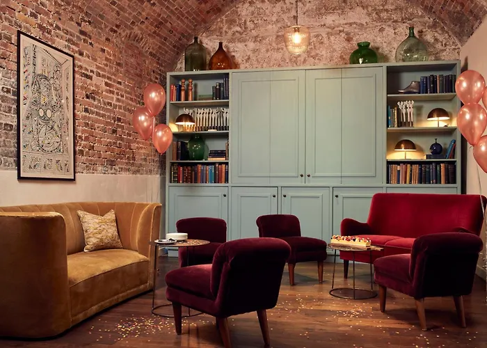 Beach hotel: The Hoxton, Paris