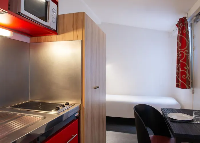 Hotel: Family Residence