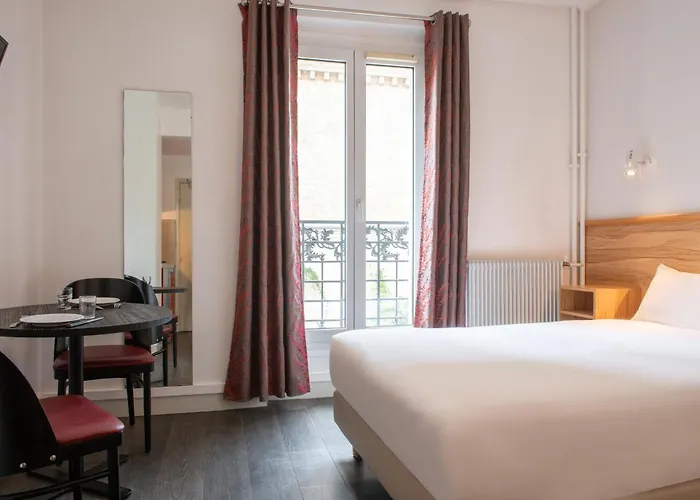 Hotel: Family Residence