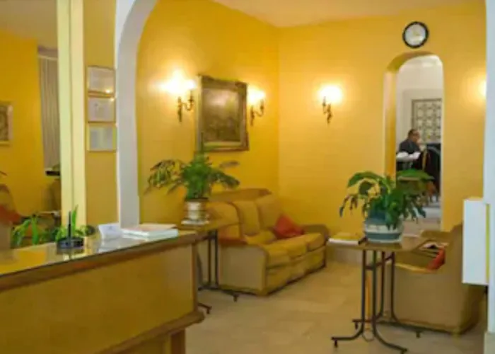 Cheap hotel: Hotel Cluny Sorbonne