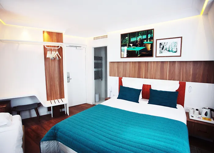 Hotel near College: Hotel Eiffel Turenne