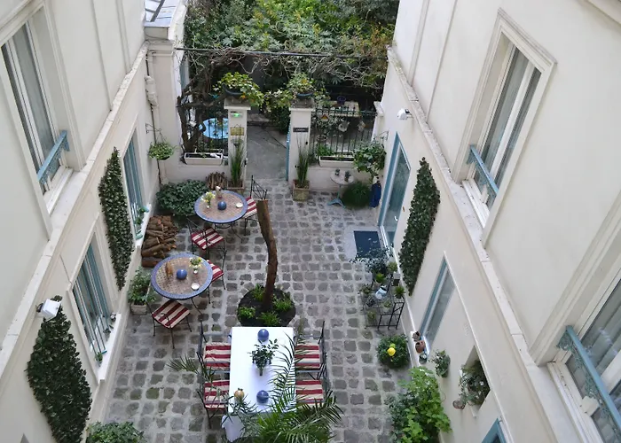 Central hotel: Nouvel Hotel