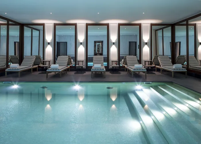 Hotel with pool: J.K. Place Paris