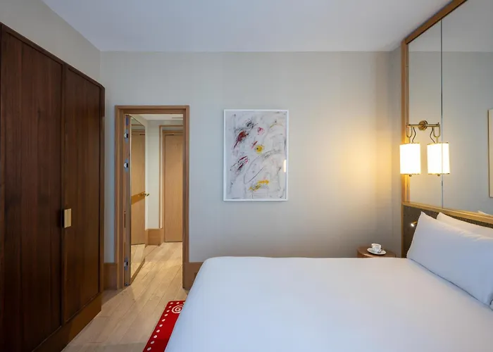 Le Belgrand Hotel Paris Champs Elysees, Tapestry By Hilton